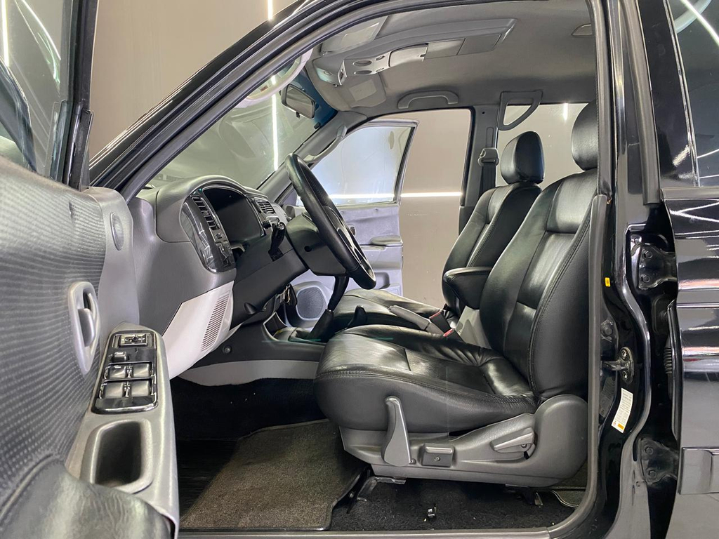 Mitsubishi Pajero Sport Preto