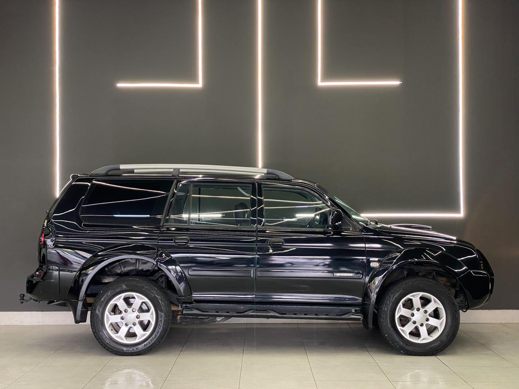 Mitsubishi Pajero Sport Preto