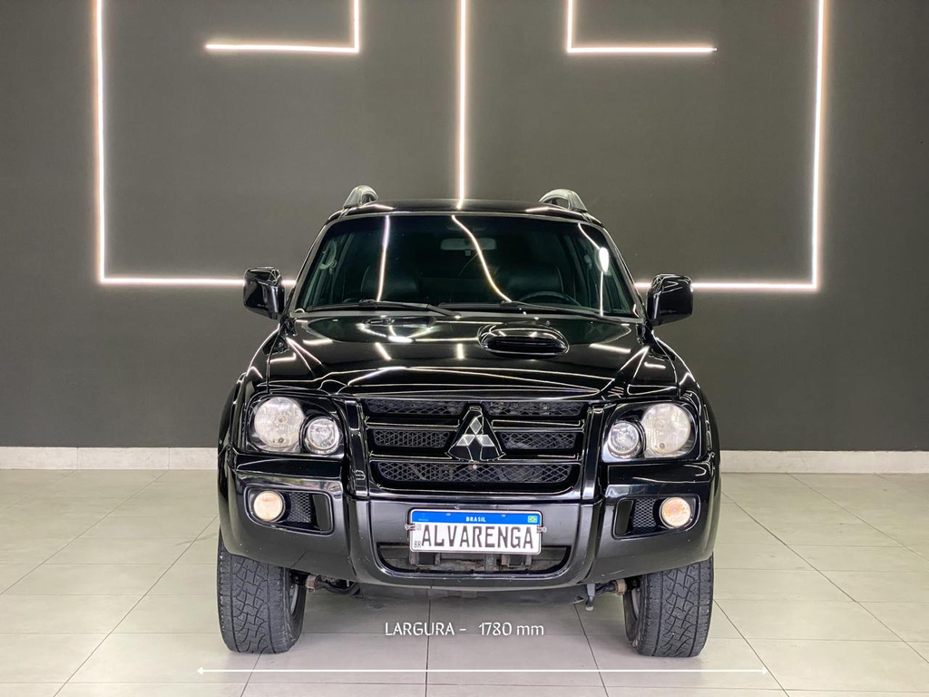 Mitsubishi Pajero Sport Preto