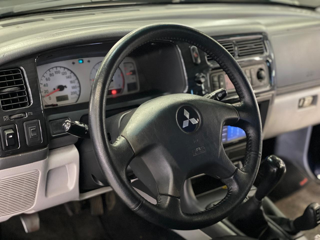 Mitsubishi Pajero Sport Preto