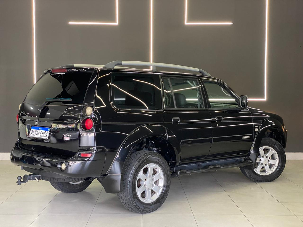 Mitsubishi Pajero Sport Preto
