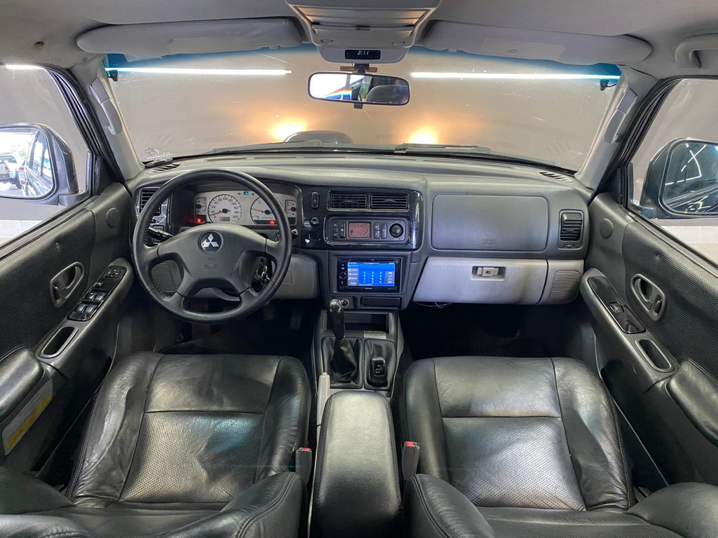 Mitsubishi Pajero Sport Preto