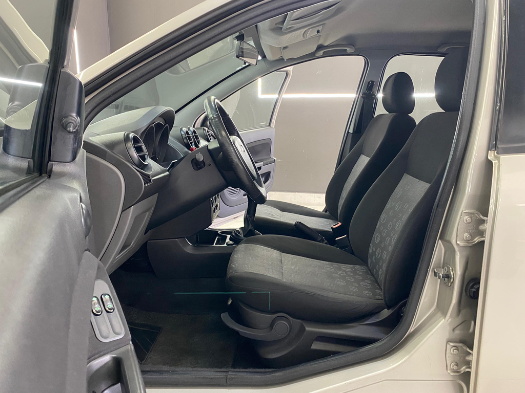 Ford Fiesta Prata