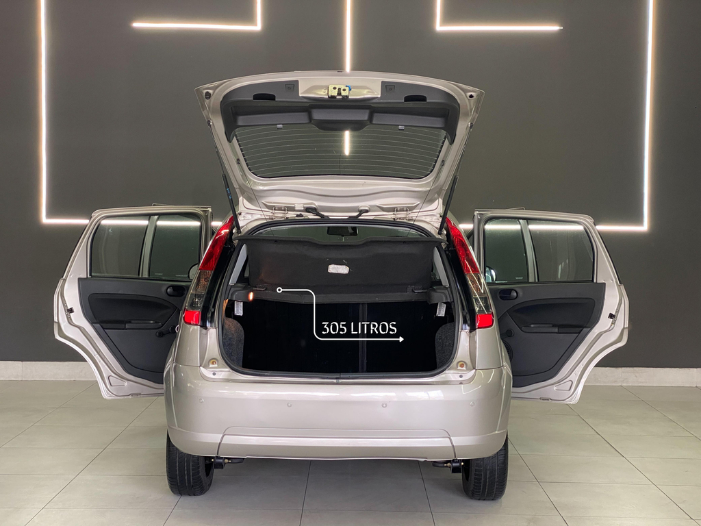 Ford Fiesta Prata