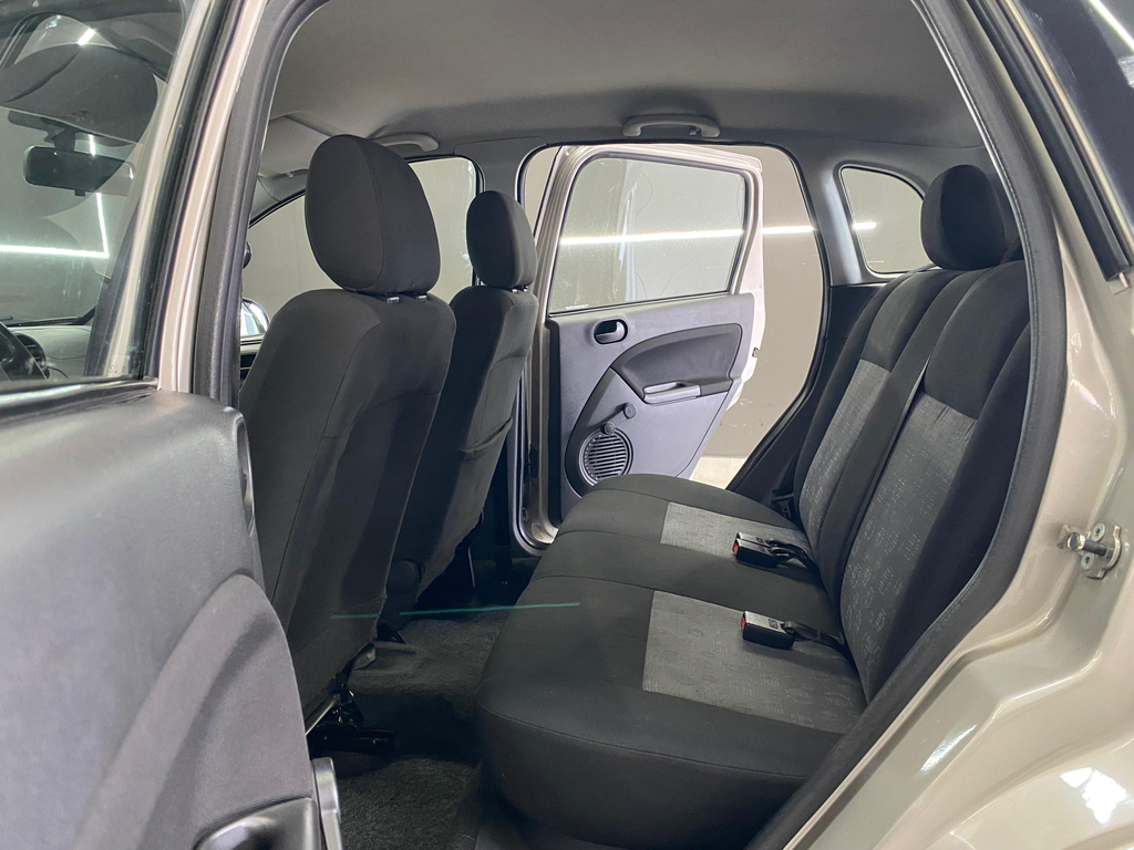 Ford Fiesta Prata