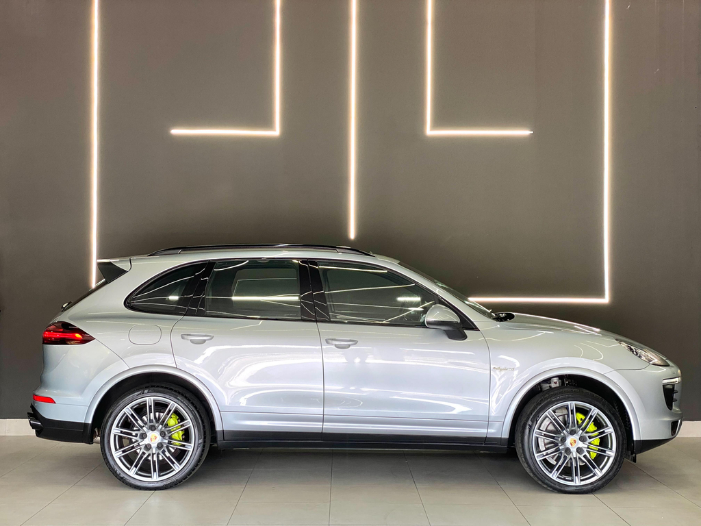 Porsche Cayenne Prata