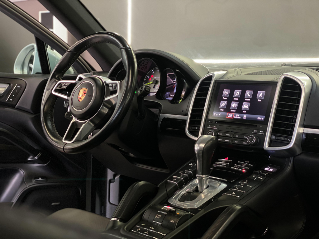 Porsche Cayenne Prata