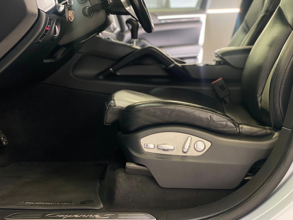 Porsche Cayenne Prata