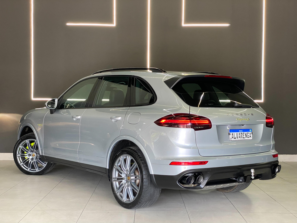 Porsche Cayenne Prata