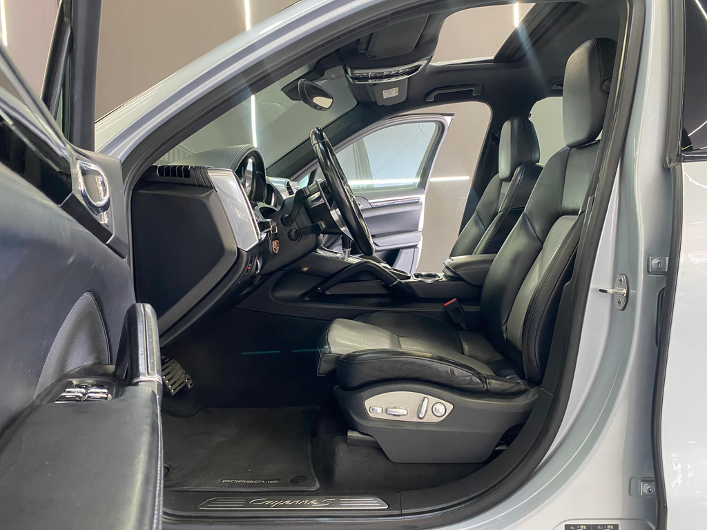 Porsche Cayenne Prata