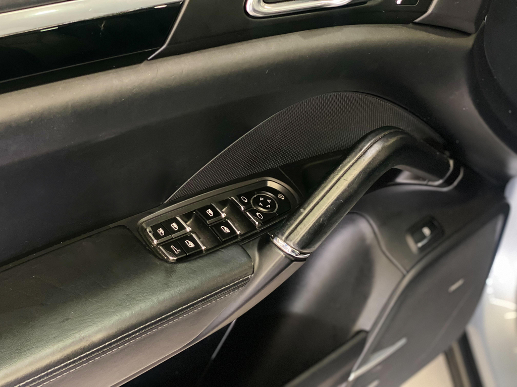 Porsche Cayenne Prata