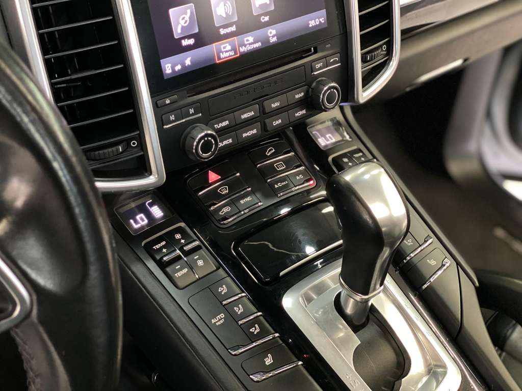Porsche Cayenne Prata