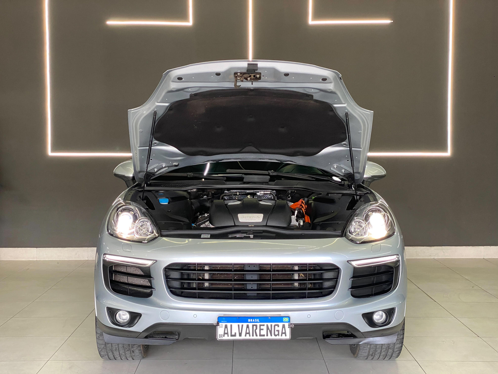 Porsche Cayenne Prata