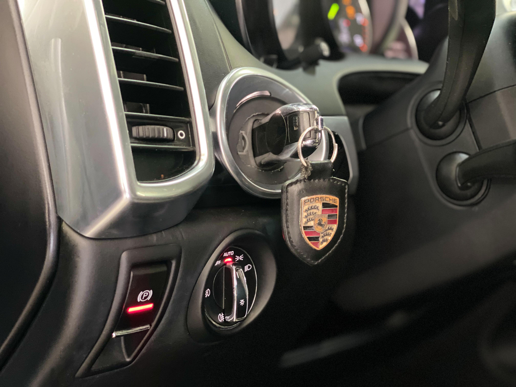Porsche Cayenne Prata