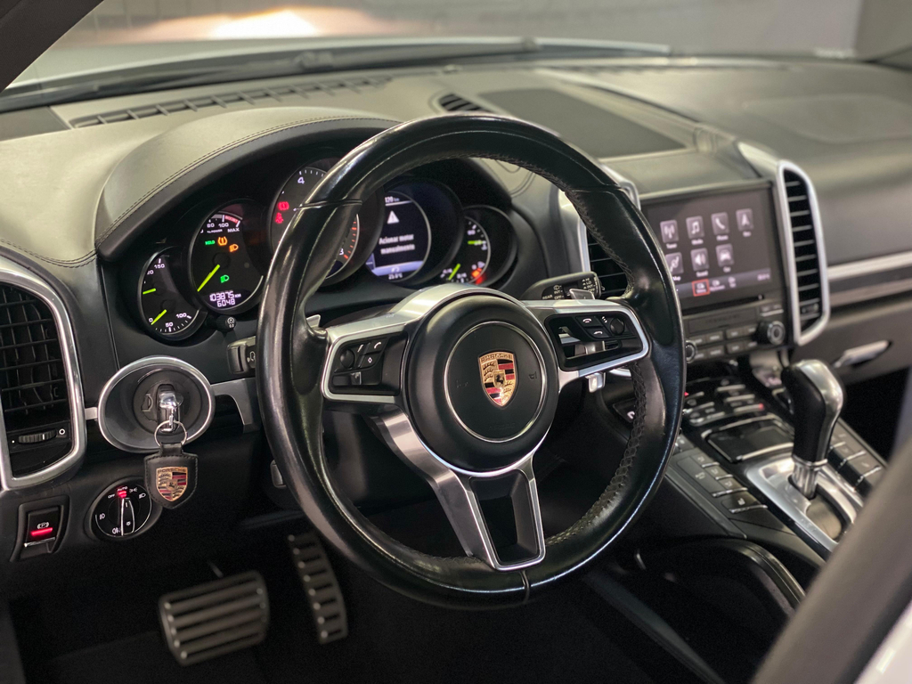 Porsche Cayenne Prata