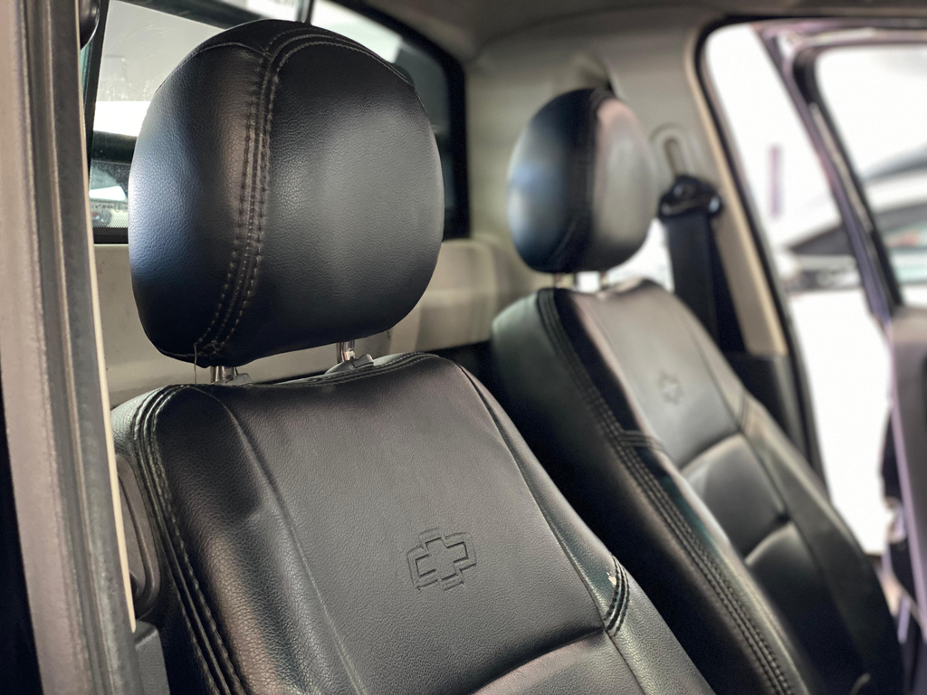 Chevrolet Montana Preto