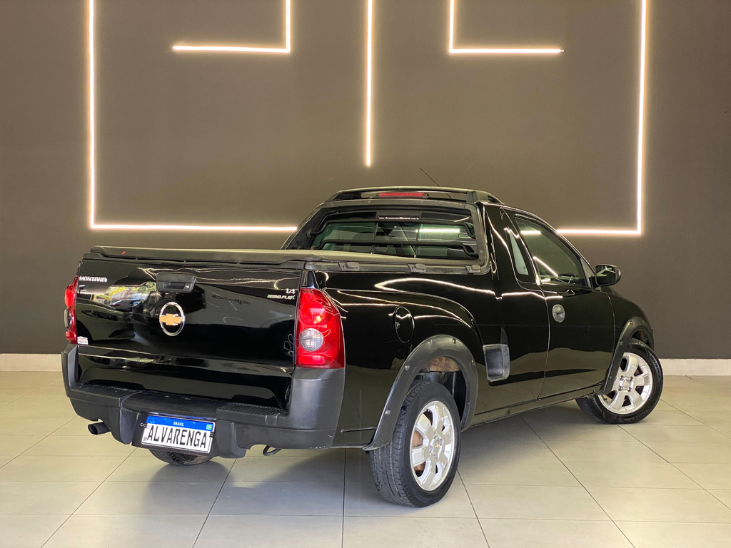 Chevrolet Montana Preto