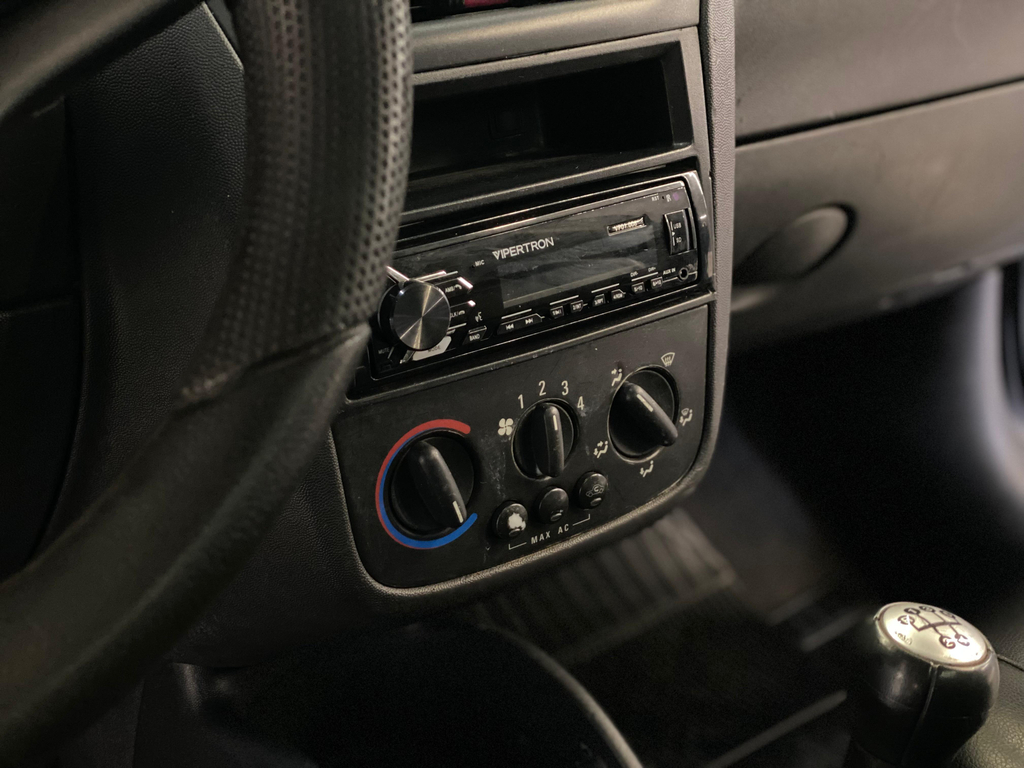 Chevrolet Montana Preto