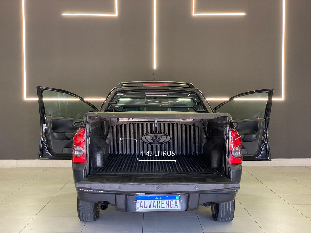 Chevrolet Montana Preto