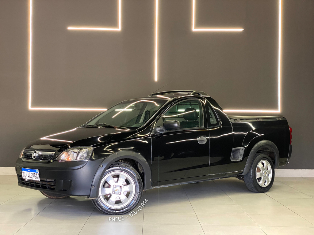 Chevrolet Montana Preto
