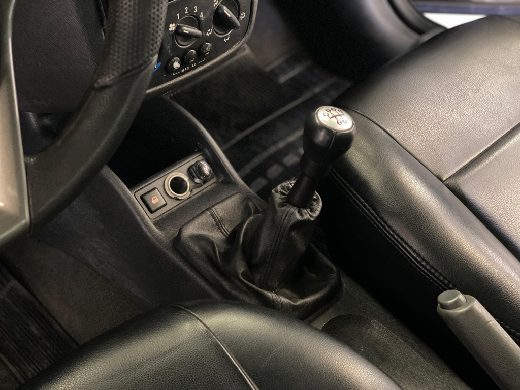Chevrolet Montana Preto
