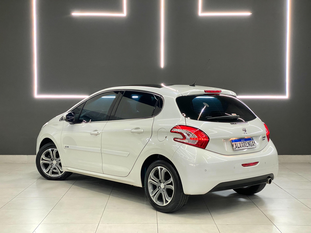 Peugeot 208 Preto