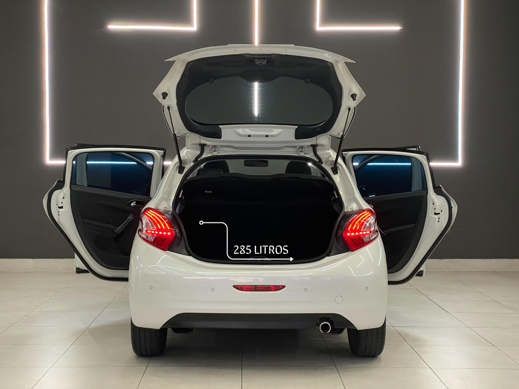 Peugeot 208 Preto