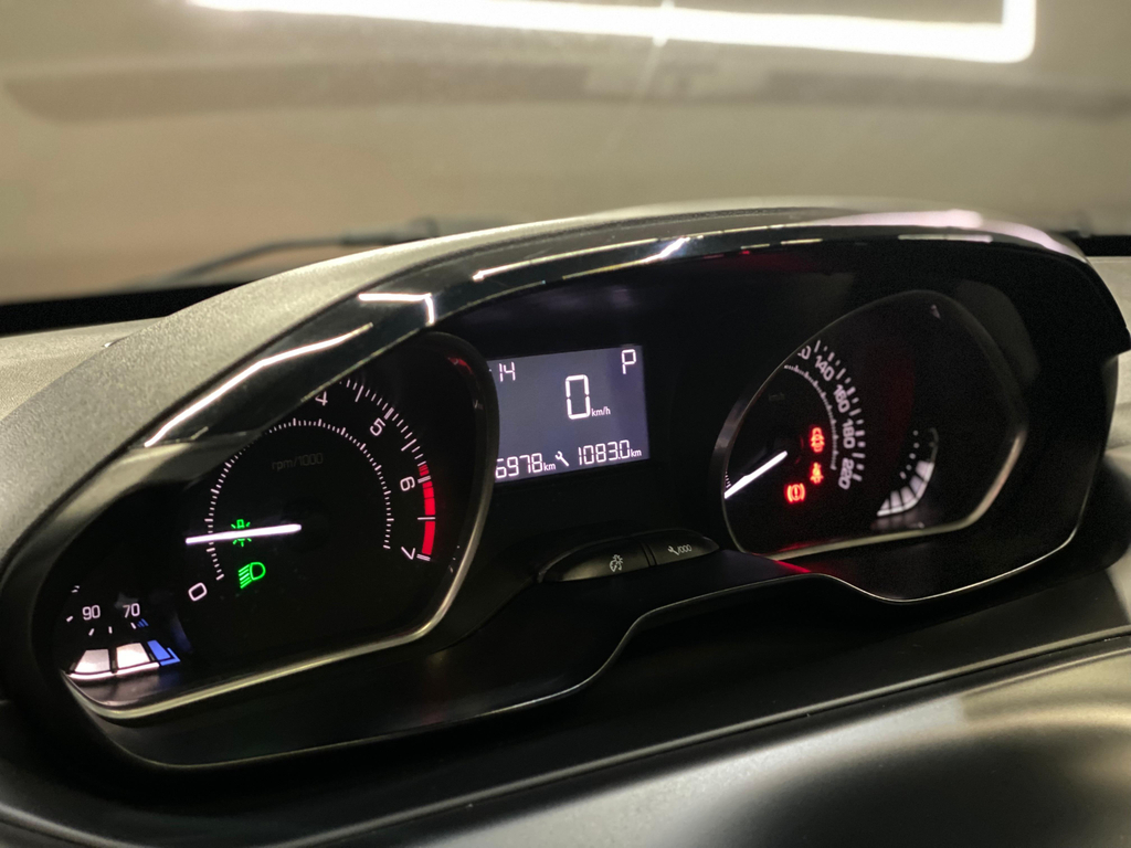 Peugeot 208 Preto