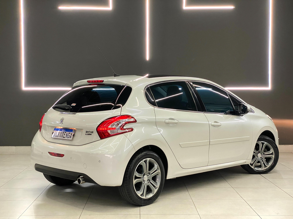 Peugeot 208 Preto