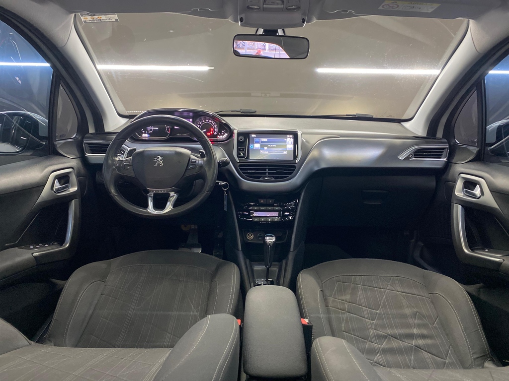 Peugeot 208 Preto
