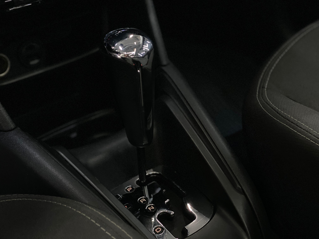 Peugeot 208 Preto