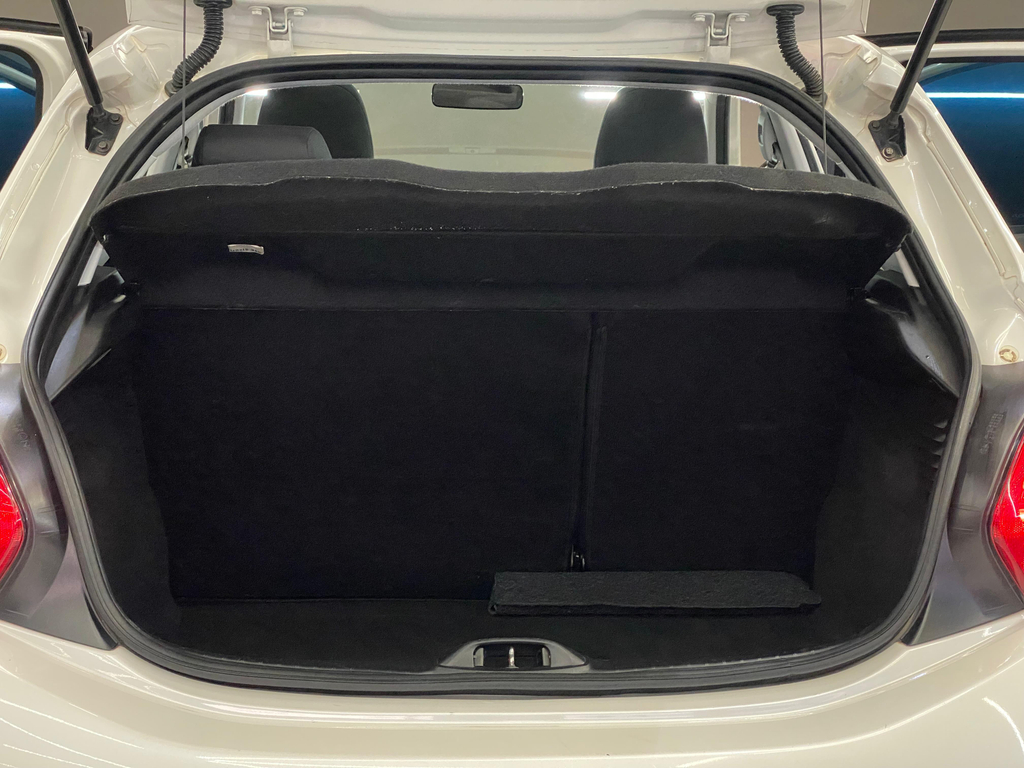 Peugeot 208 Preto