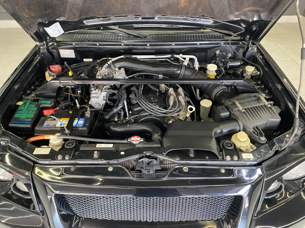 Mitsubishi Pajero TR4 Preto