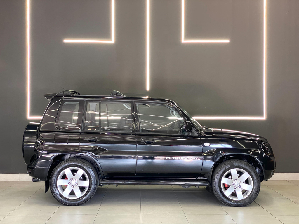 Mitsubishi Pajero TR4 Preto