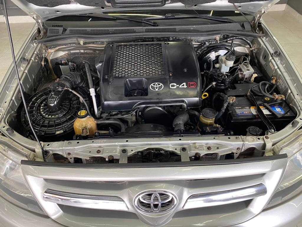 Toyota Hilux Cabine Dupla Prata