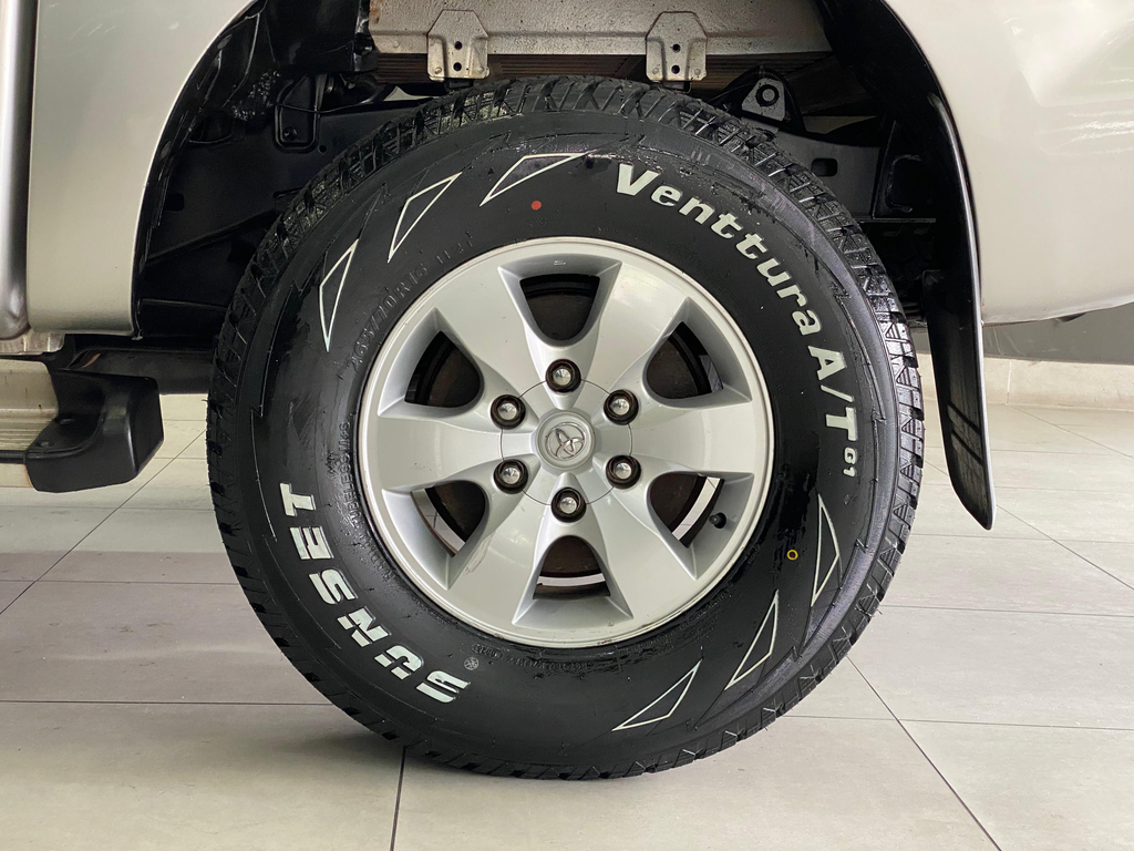 Toyota Hilux Cabine Dupla Prata