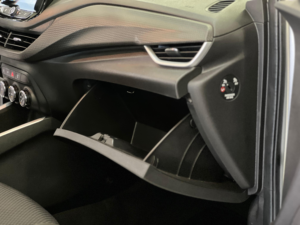 Chevrolet Onix Sedan Prata