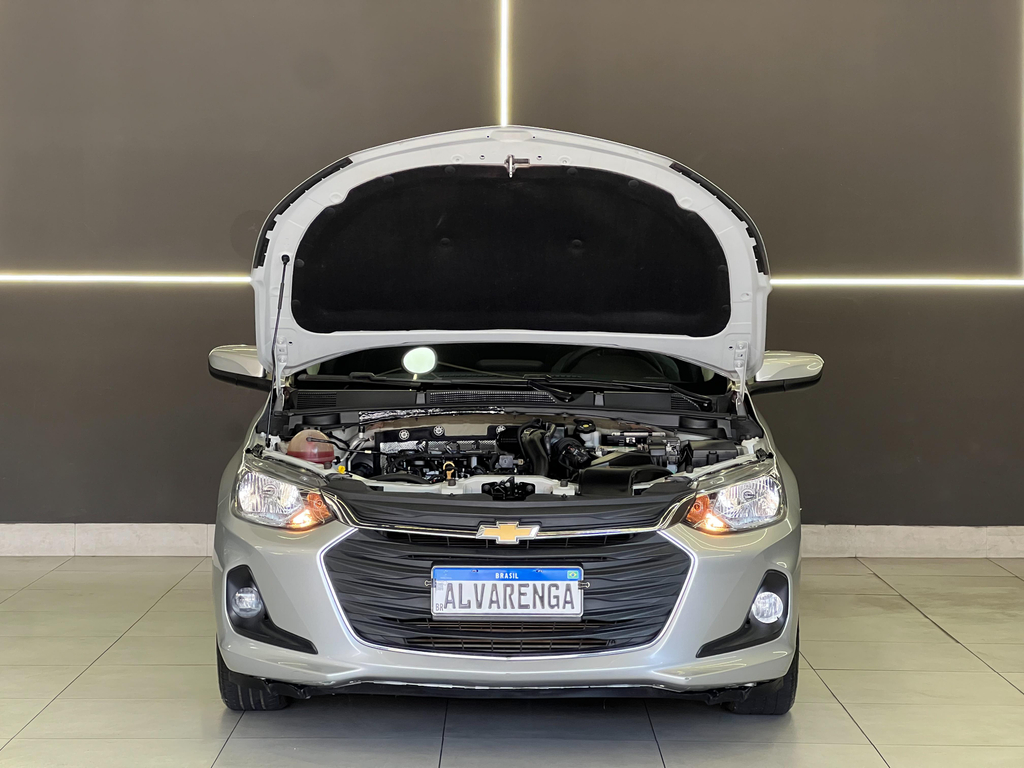 Chevrolet Onix Sedan Prata