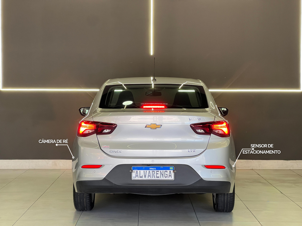 Chevrolet Onix Sedan Prata
