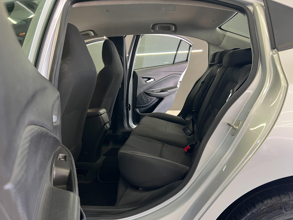 Chevrolet Onix Sedan Prata