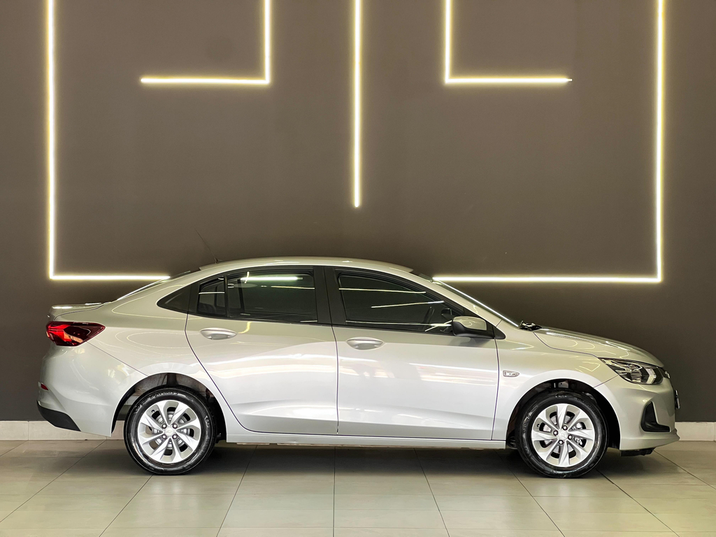 Chevrolet Onix Sedan Prata