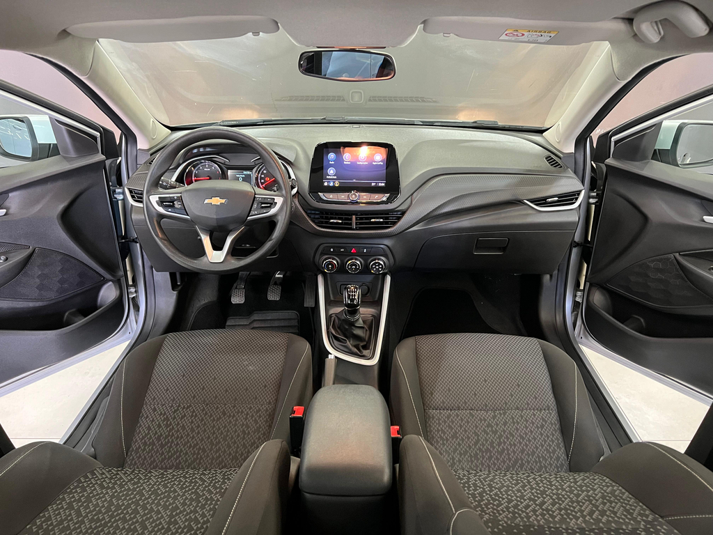 Chevrolet Onix Sedan Prata