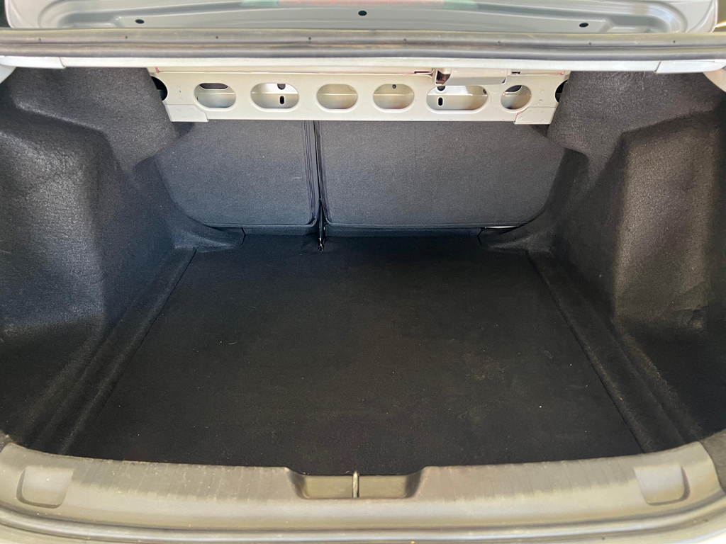 Chevrolet Onix Sedan Prata
