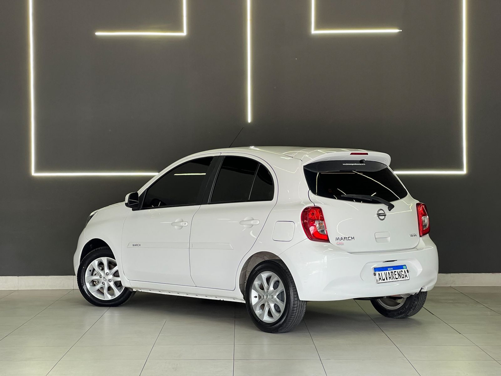 Nissan March Branco