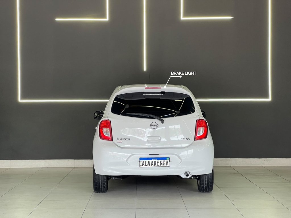 Nissan March Branco