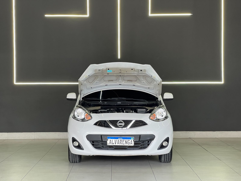 Nissan March Branco