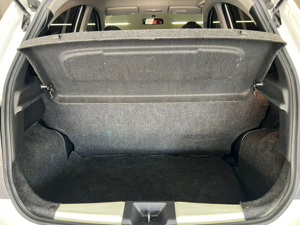 Nissan March Branco