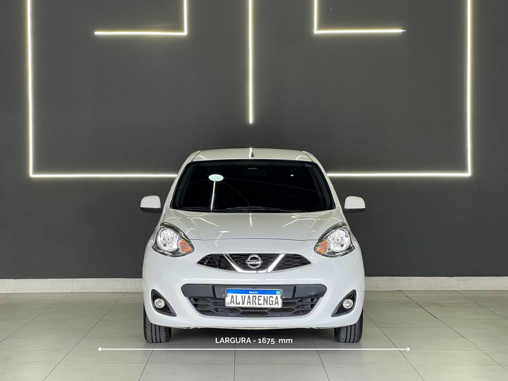 Nissan March Branco