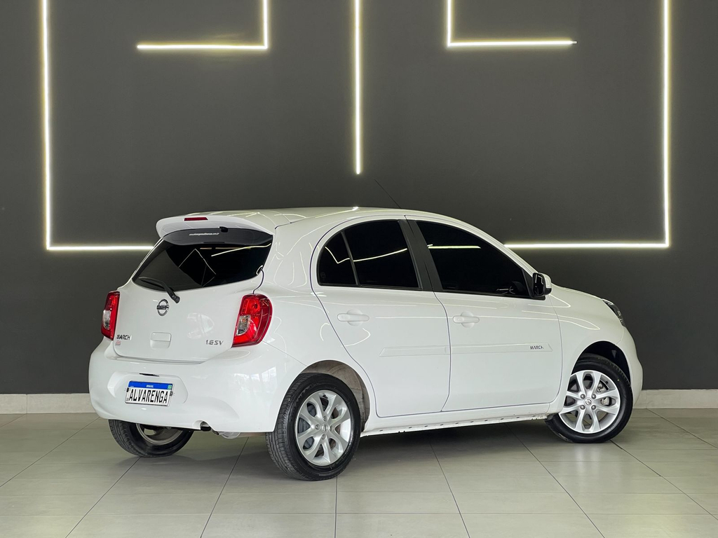 Nissan March Branco