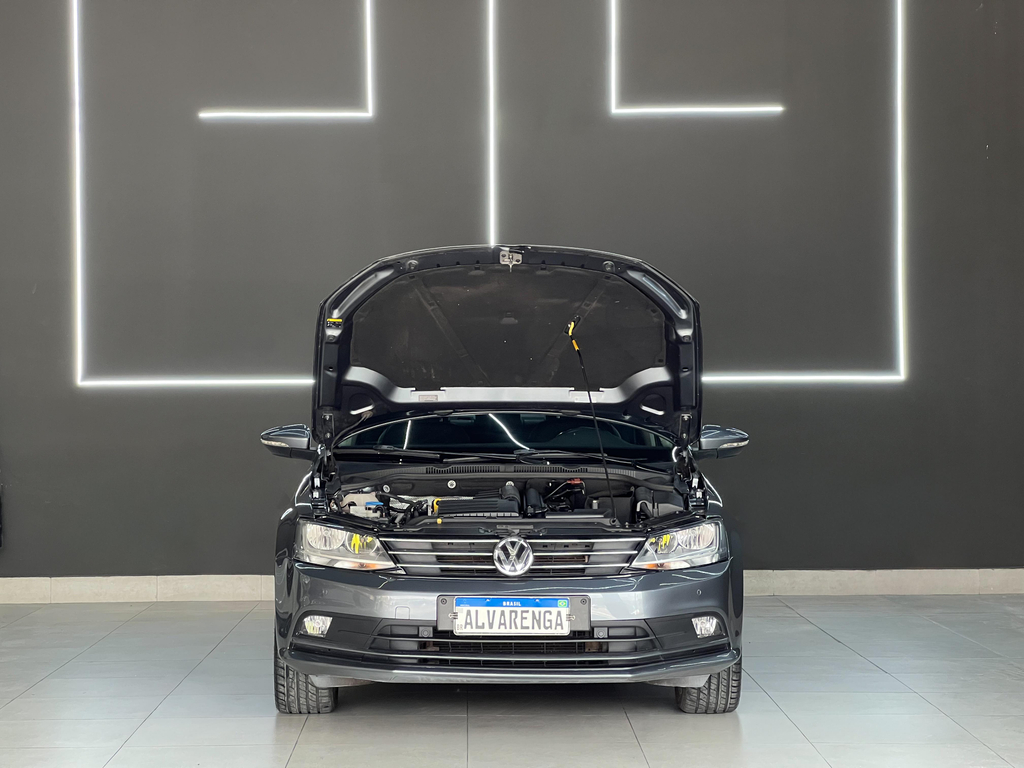Volkswagen Jetta Cinza